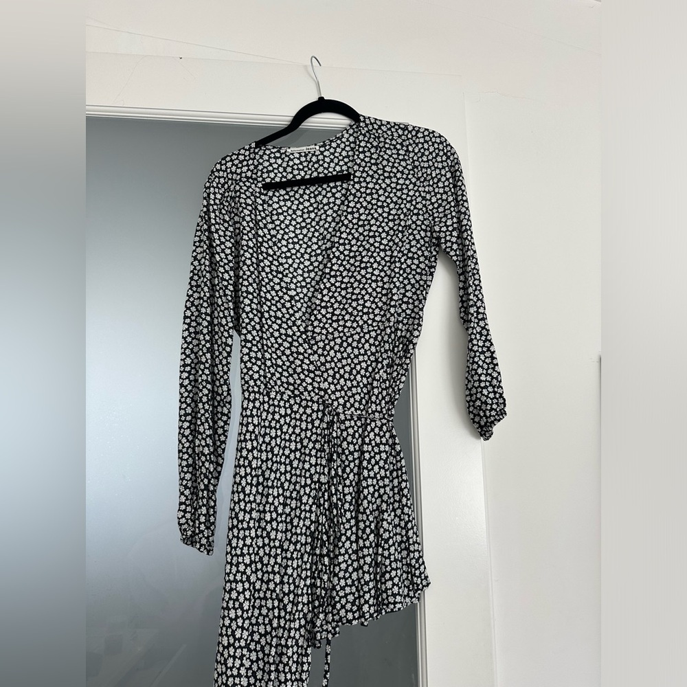 Reformation wrap dress black and white flowers